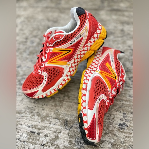NEW Run Disney x New Balance Minnie Mouse Sneakers Womens Size 11 Red RARE - Picture 11 of 13